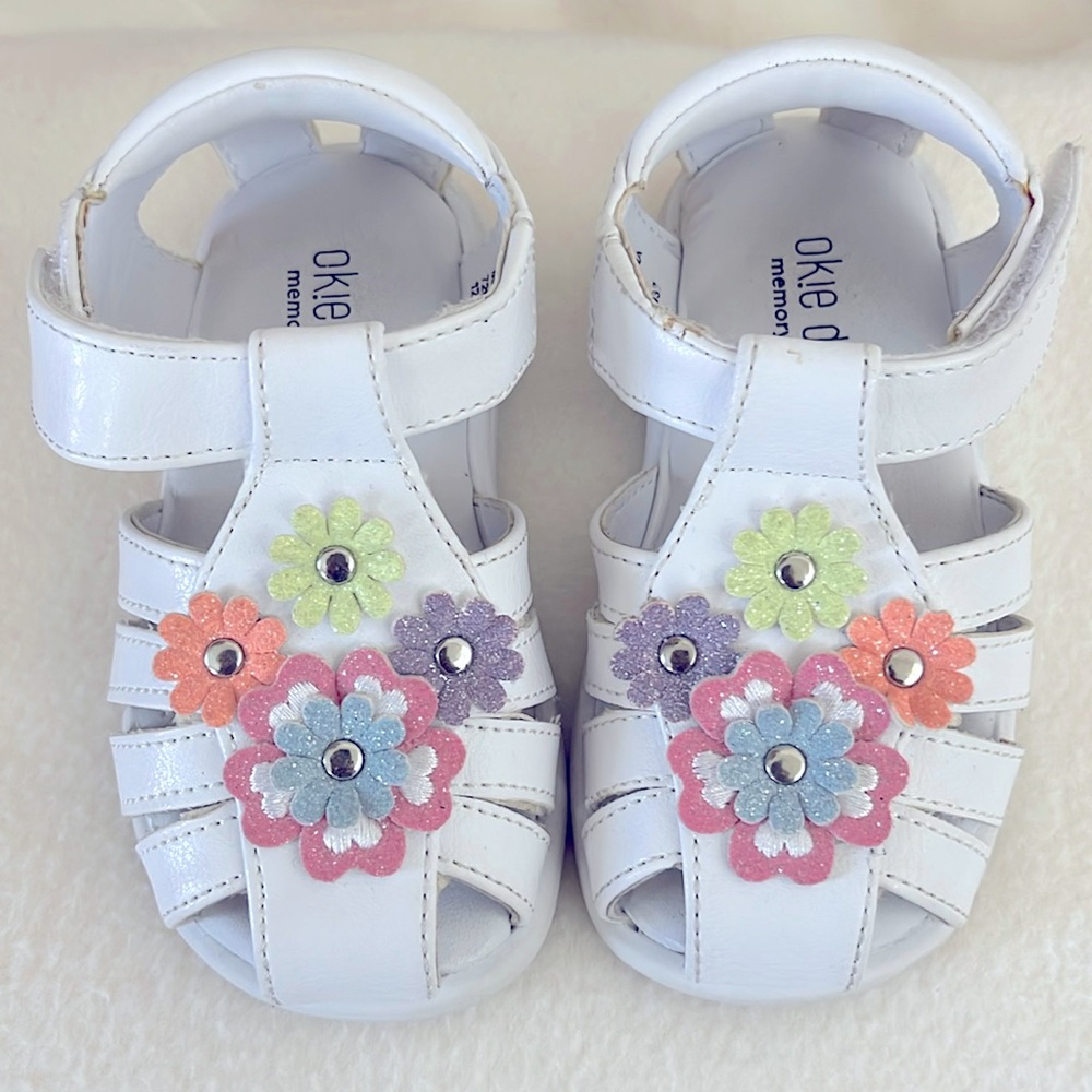 Toddler girl sandals 💛
